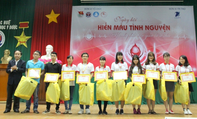 Trường ĐH Y Dược Huế hiến 600 đơn vị máu trong đợt 1