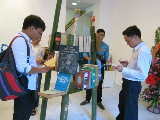 Triển lãm hơn 200 bộ từ điển các loại
