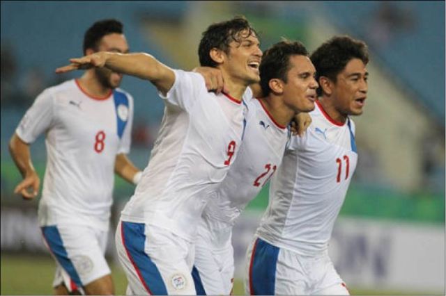 Cầu thủ Tây  “Cái ao làng”