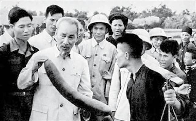 Nhớ lời Bác dặn, thực hiện tốt “Nói đi đôi với làm”