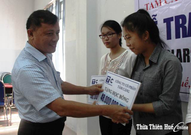Nuôi ước mơ cho sinh viên nghèo