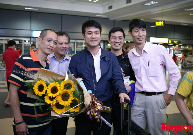 HLV Hữu Thắng xin lỗi người hâm mộ sau trận thua Indonesia