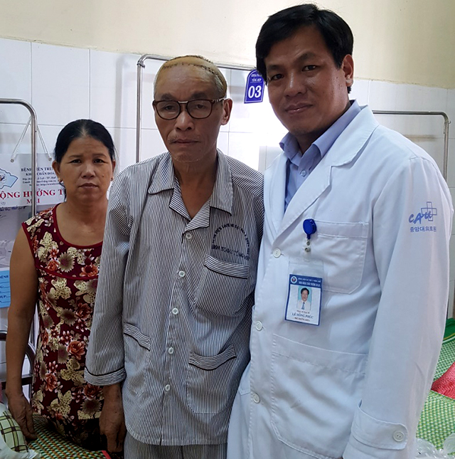 Phẫu thuật và tái tạo thành công hộp sọ cho bệnh nhận bị ung thư màng não xâm lấn rộng