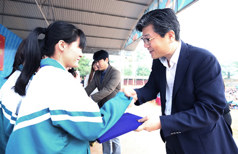 Hơn 11 nghìn suất học bổng cho học sinh nghèo vượt khó