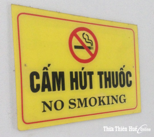 Khách du lịch quan ngại môi trường khói thuốc