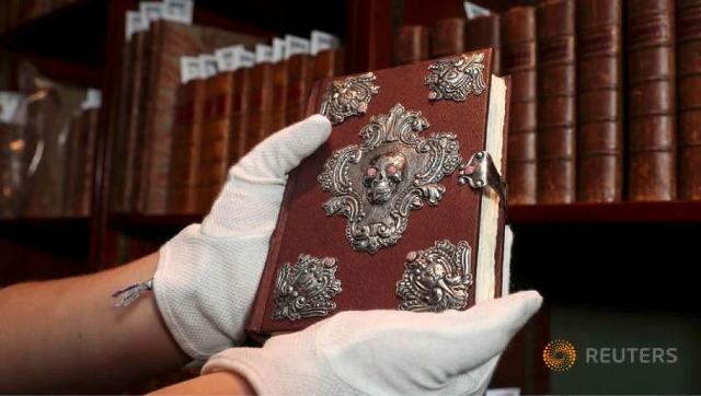 Bản thảo viết tay của nhà văn JK Rowling chỉ đạt 467 000 USD