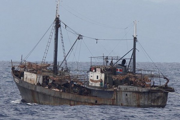 Hàn Quốc cứu tám thủy thủ Triều Tiên bị trôi dạt trên biển