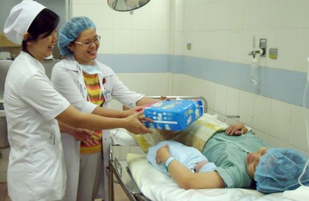 Sẽ thưởng cho những cặp vợ chồng sinh đủ 2 con