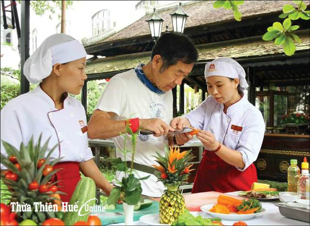 Để ẩm thực Huế thành “đặc sản” du lịch