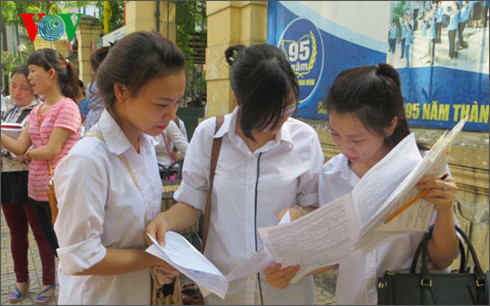 Bỏ điểm sàn xét tuyển đại học Quyết định mạo hiểm