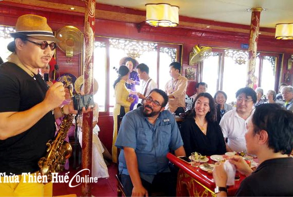 Về Huế làm du lịch