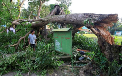 Bão Nock-ten tàn phá Philippines làm 2 người chết