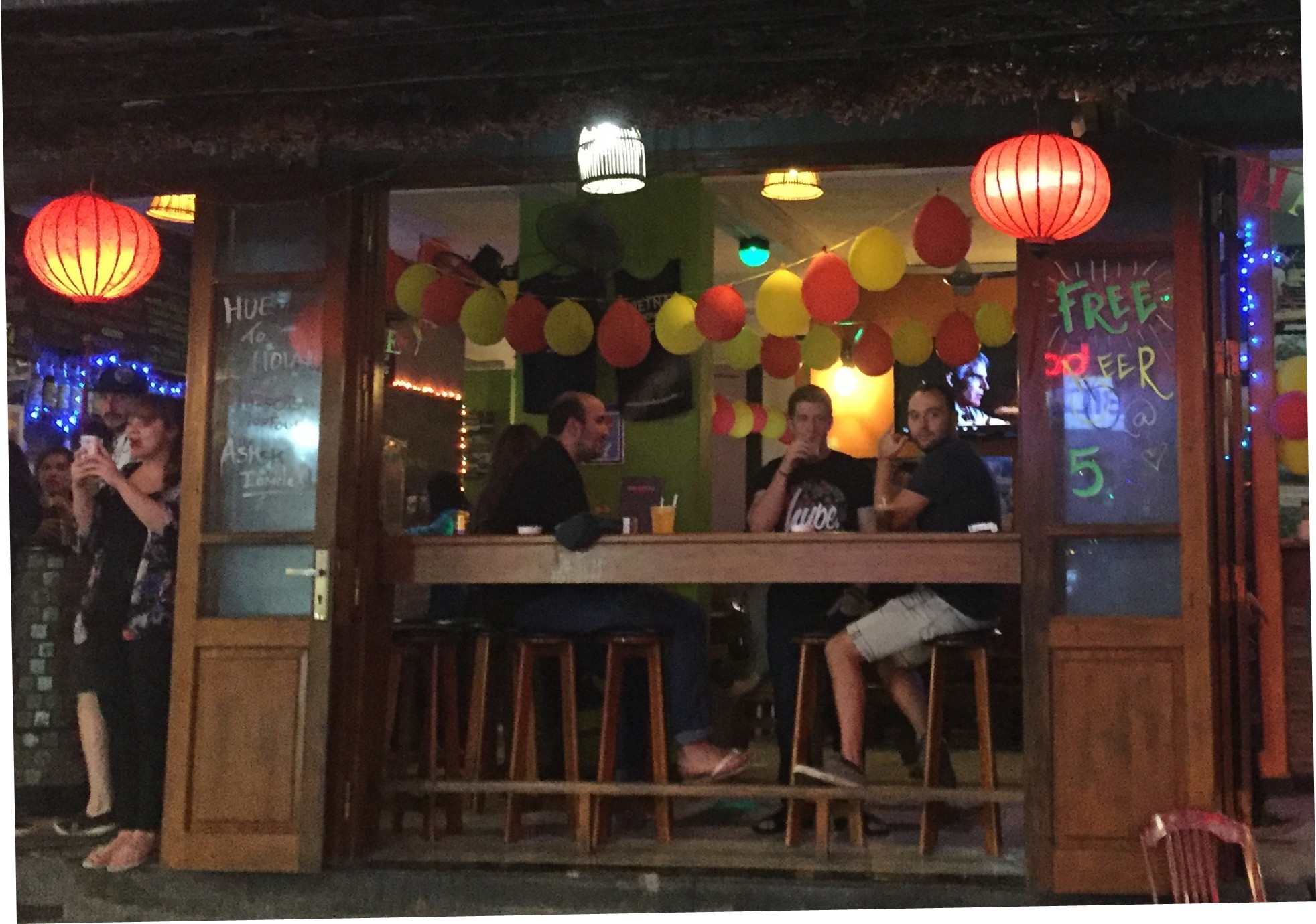 Du khách đón tết Tây