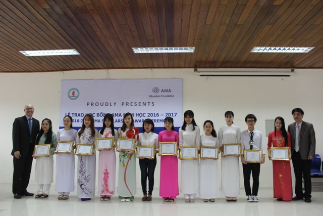 Trao 23 suất học bổng AMA cho sinh viên năm 1