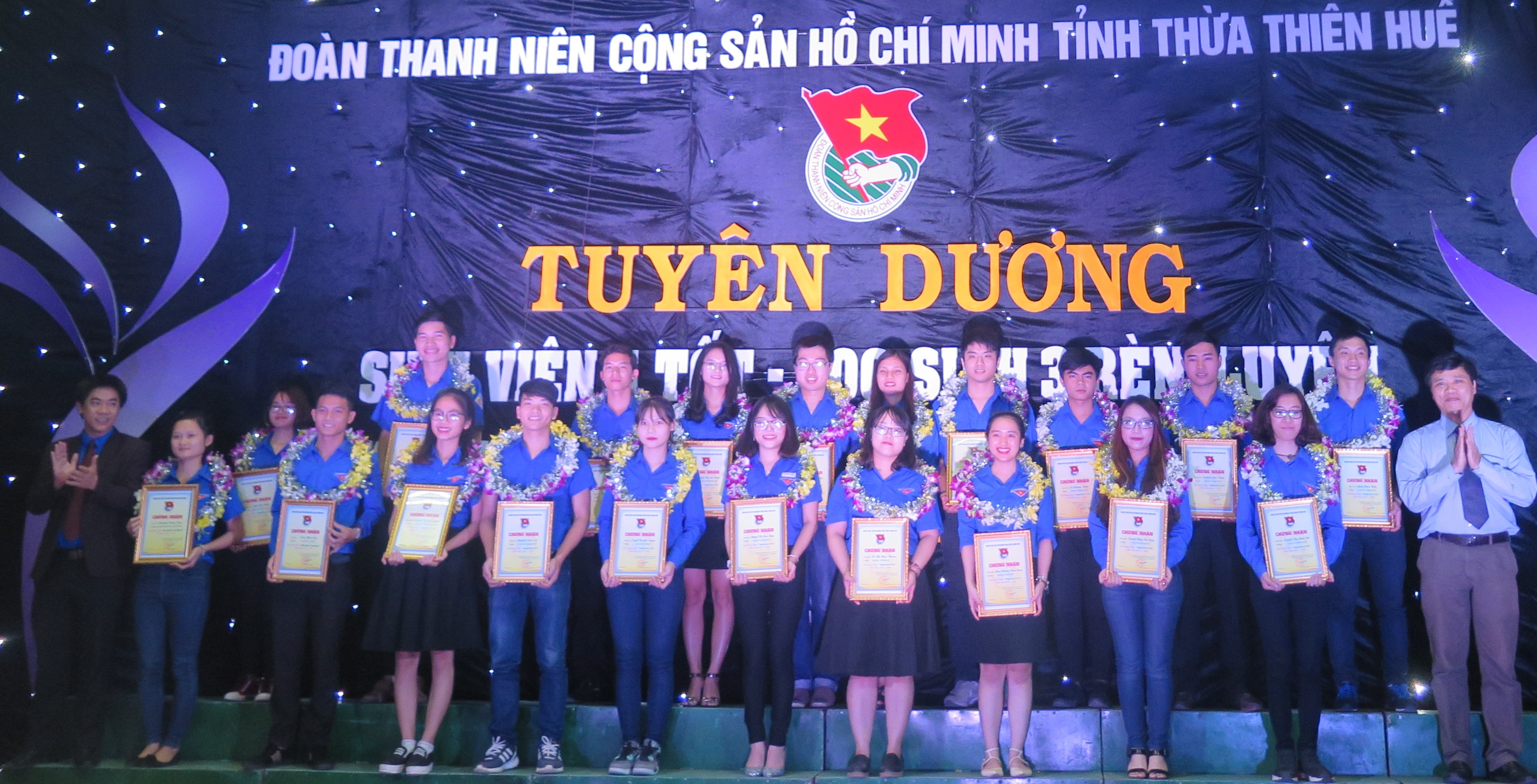 Tuyên dương “Sinh viên 5 tốt” và “Học sinh 3 rèn luyện”