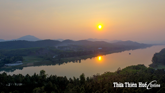 Với Huế, từ xa…