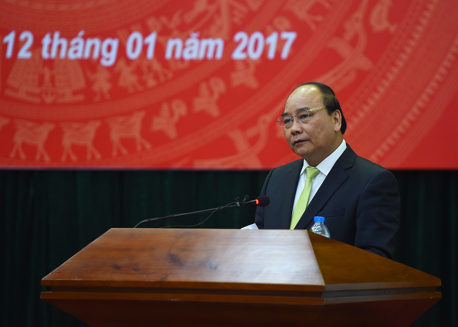 Thủ tướng nêu hàng loạt câu hỏi cho ngành y tế