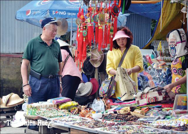 Định hình đặc trưng quà tặng Huế