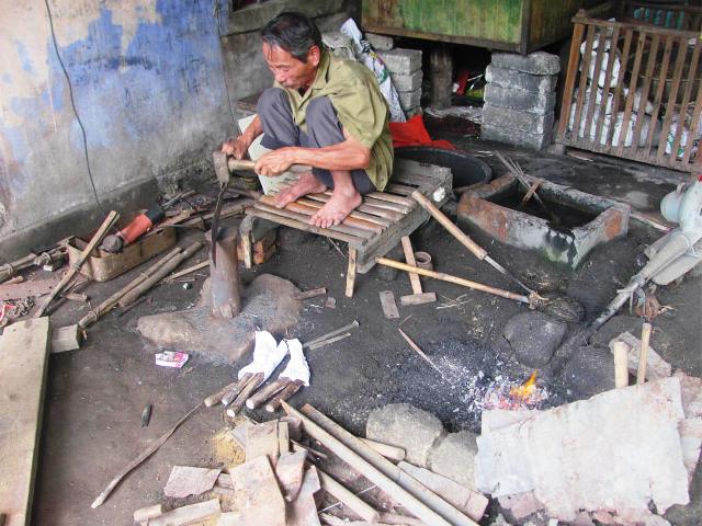 Làng rèn hơn 500 tuổi có nguy cơ “tắt lửa”