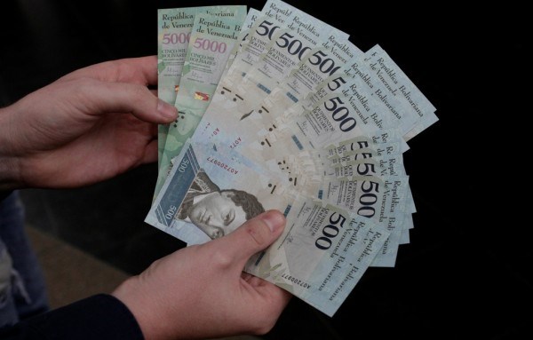 Venezuela chính thức lưu hành các đồng tiền mới mệnh giá lớn
