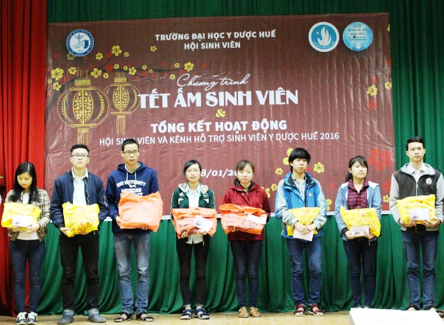 Tết ấm cho sinh viên khó khăn