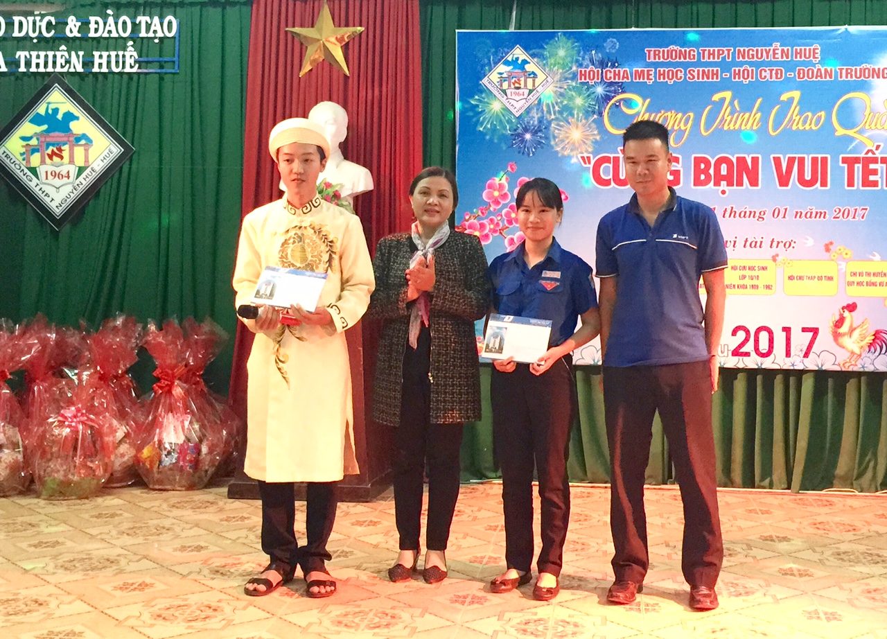 Cùng bạn vui Tết