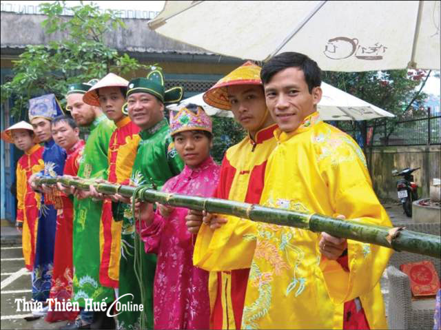 Khách tây mê tết ta