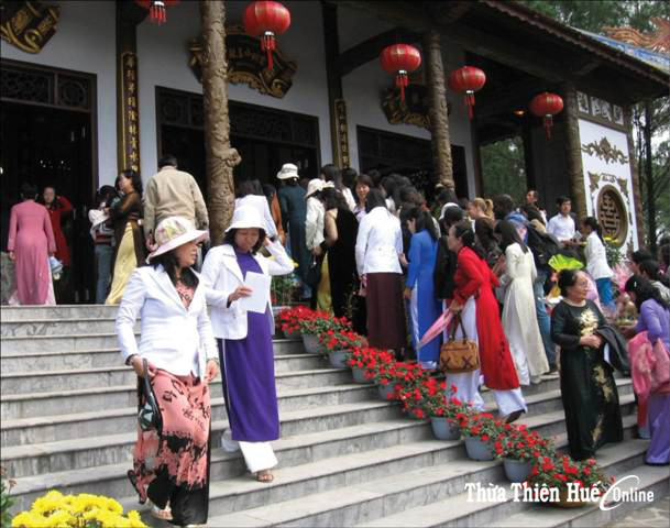 Đầu năm đi lễ chùa