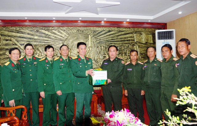 Bộ CHQS tỉnh Salavan chúc tết Bộ CHQS tỉnh