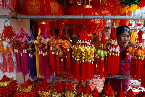 Người dân châu Á rộn ràng chuẩn bị đón Tết