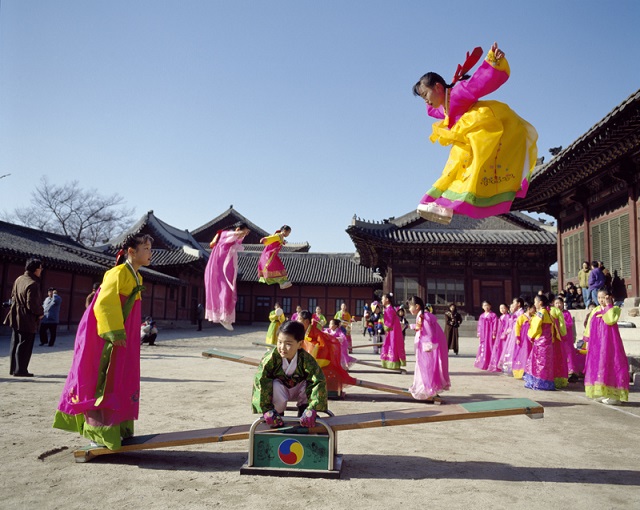 Những trò chơi dân gian ngày Tết độc đáo của Hàn Quốc