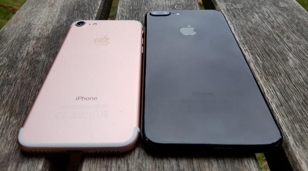 Apple vượt Samsung thành hãng smartphone lớn nhất thế giới trong quý IV