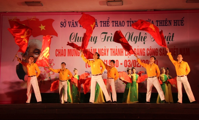 Biểu diễn nghệ thuật kỷ niệm Ngày Thành lập Đảng