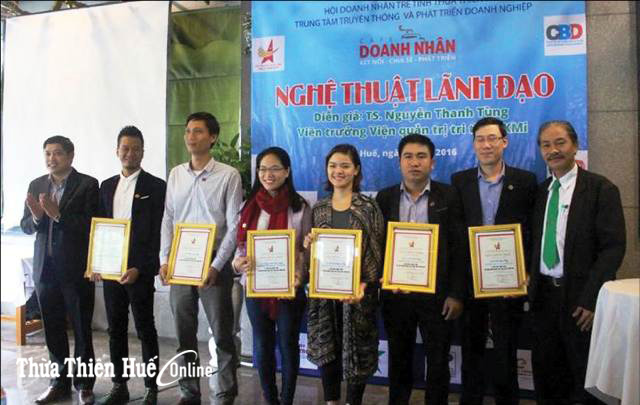 Khởi nghiệp từ mặt hàng lưu niệm cá nhân