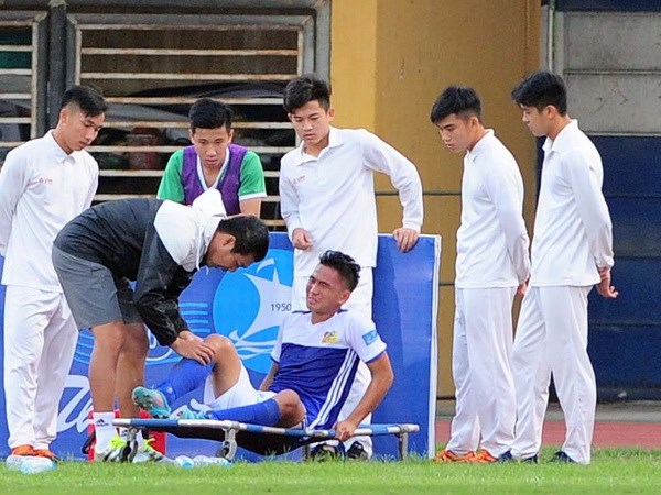 Người đưa U19 Việt Nam tới World Cup bị chấn thương ở Cúp quốc gia