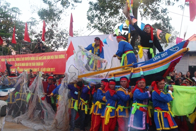 Làng Thai Dương vào hội cầu ngư