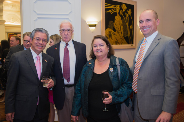 Việt Nam mời Tổng thống Donald Trump dự Hội nghị cấp cao APEC