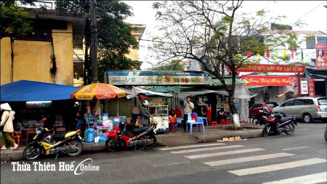 Chiếm trạm chờ xe buýt để kinh doanh