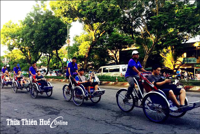 Xích lô “5 không”  “5 luôn” Cần giám sát để hoạt động hiệu quả