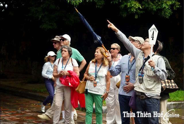 Xếp hạng để nâng chất lượng hướng dẫn viên