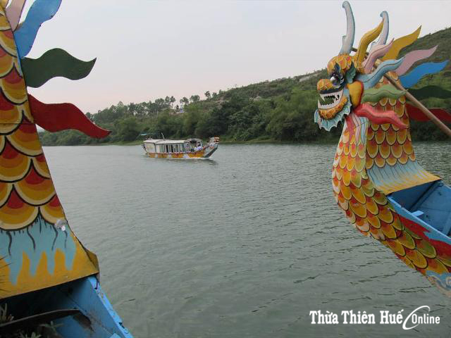 Cần một cú hích cho du thuyền sông Hương