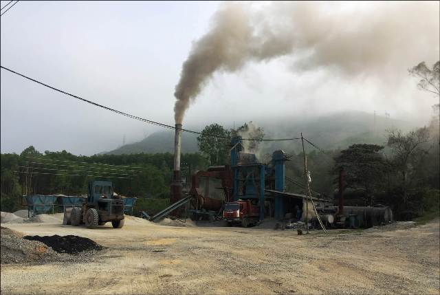 Khói bụi bê tông nhựa uy hiếp dân cư