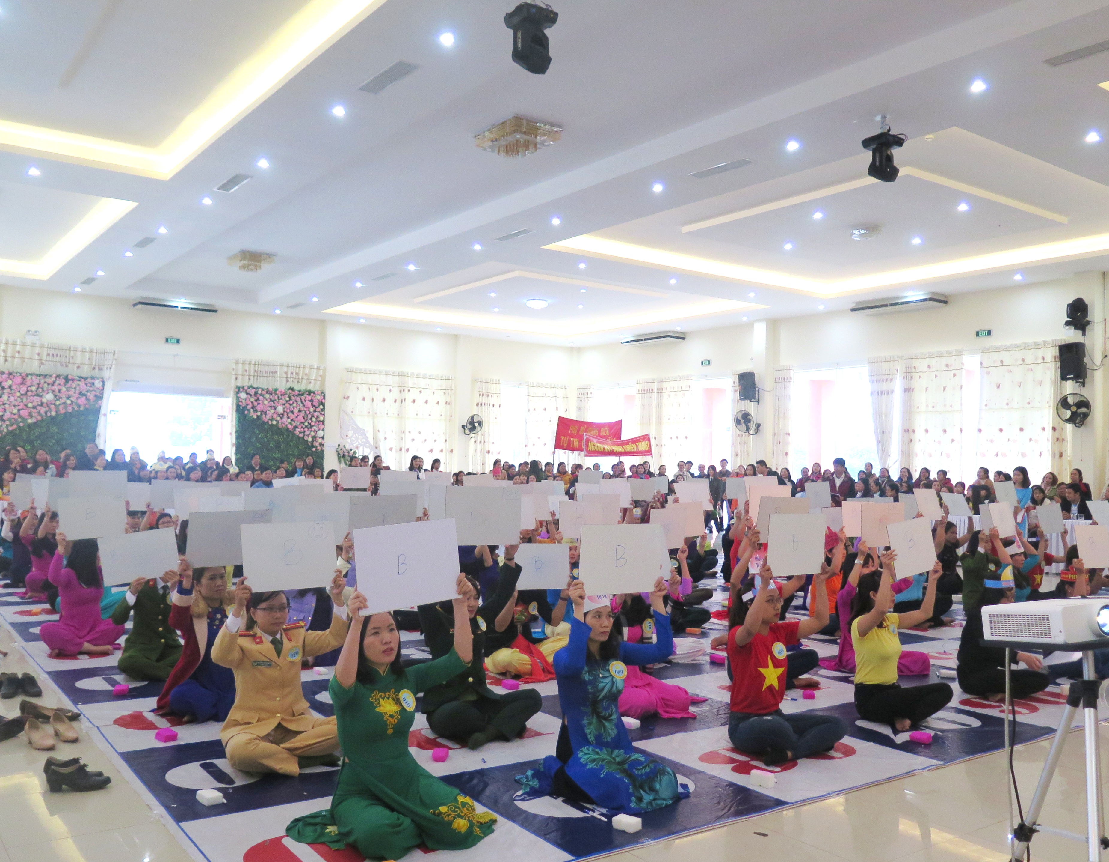 Nâng cao kiến thức cho chị em qua cuộc thi Rung chuông vàng
