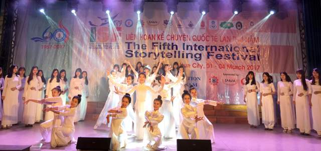 Những câu chuyện từ cánh đồng lúa