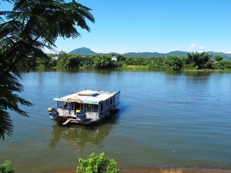 Ngắm nét bình yên, thơ mộng của sông Hương