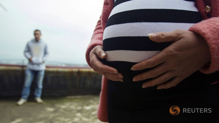 Hút thuốc trong thai kỳ gây tổn hại đến mắt của thai nhi