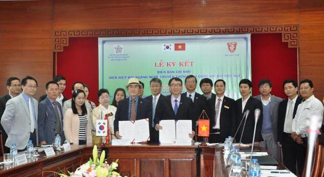 Đại học Huế ký thỏa thuận hợp tác với Hiệp hội ngành nghề truyền thống Hàn Quốc