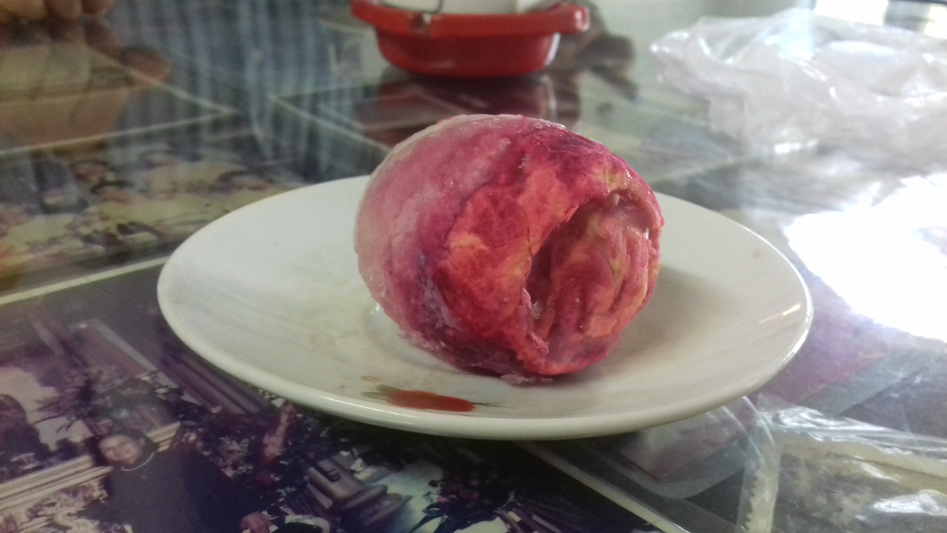 Trứng đỏ như máu chỉ là hiện tượng bị hỏng