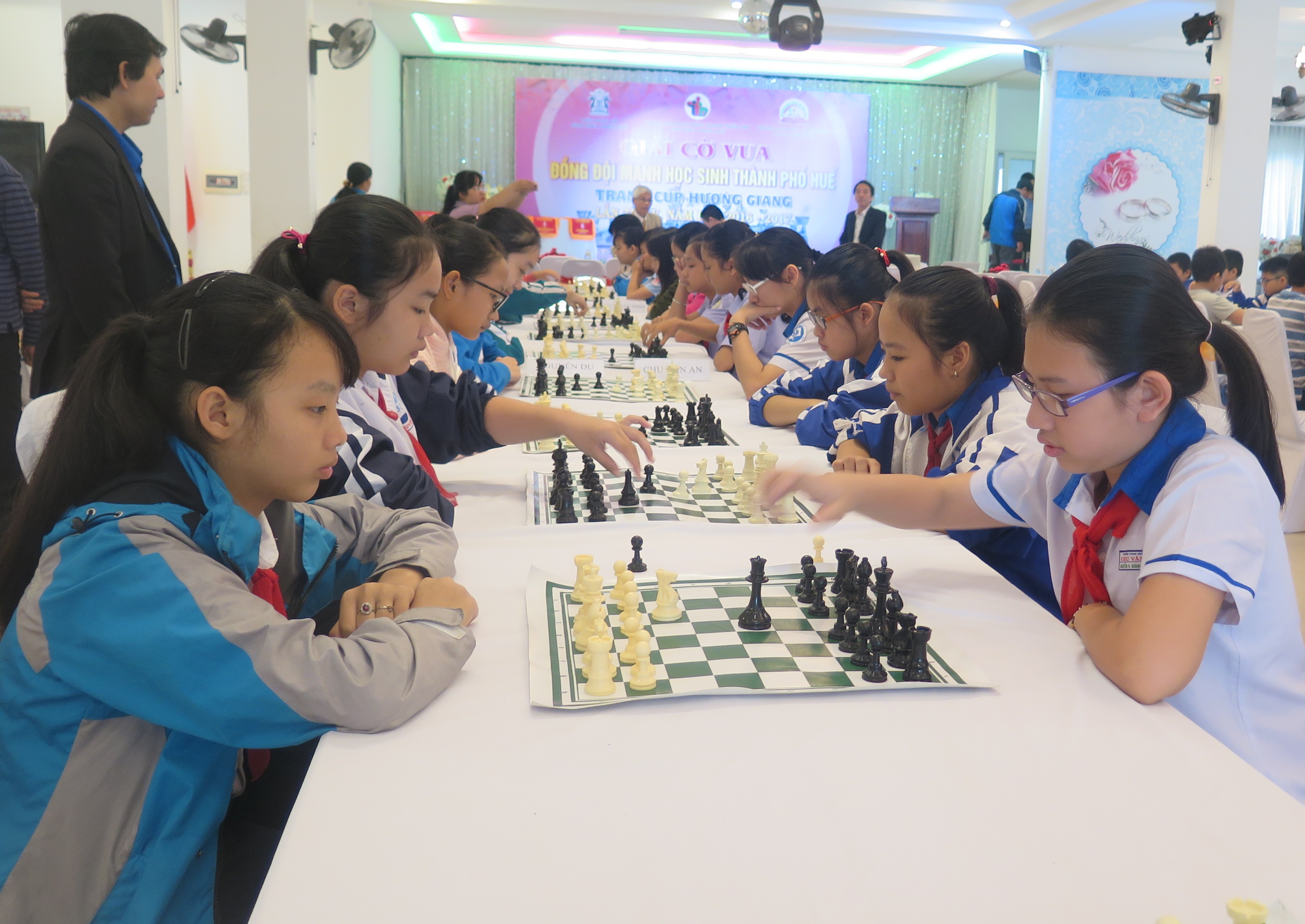 Gần 130 kỳ thủ nhí tranh tài tại cúp cờ vua Hương Giang lần thứ 4