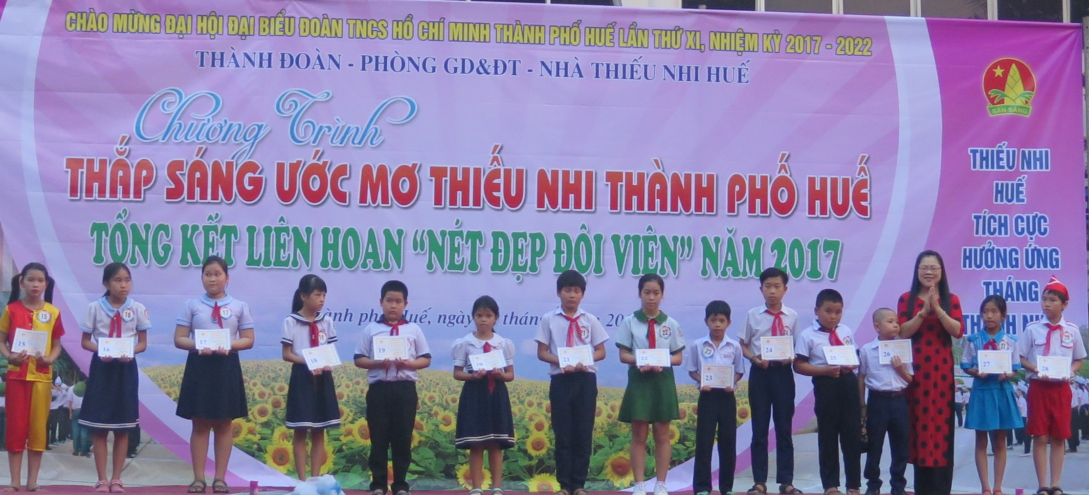 Trao học bổng cho 70 học sinh nghèo